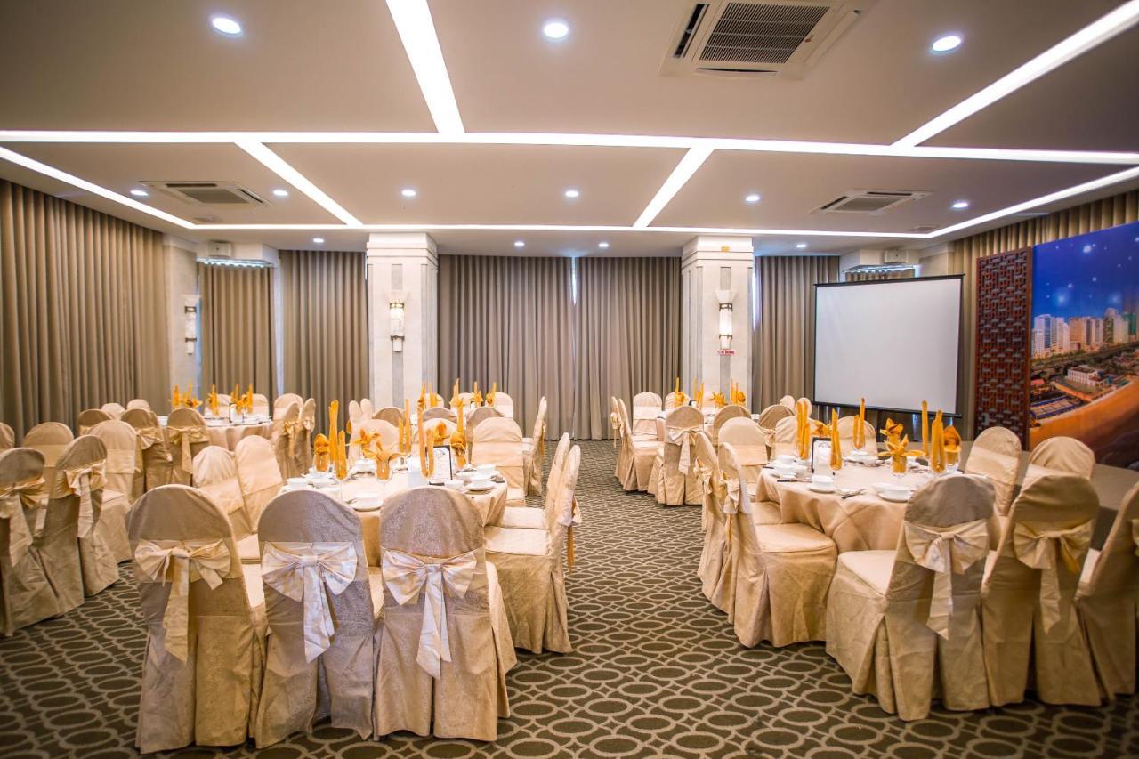 Minh Toan Athena Hotel Дананг Экстерьер фото