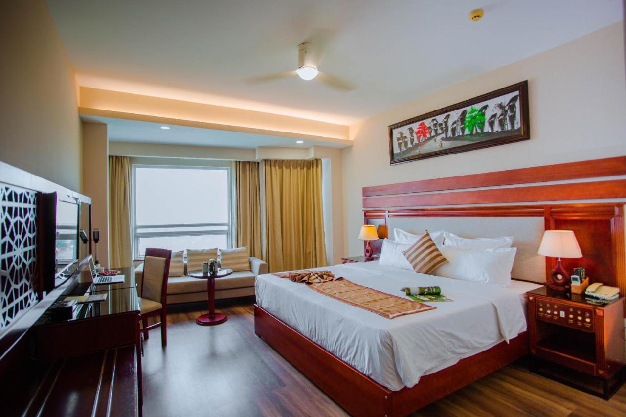 Minh Toan Athena Hotel Дананг Экстерьер фото