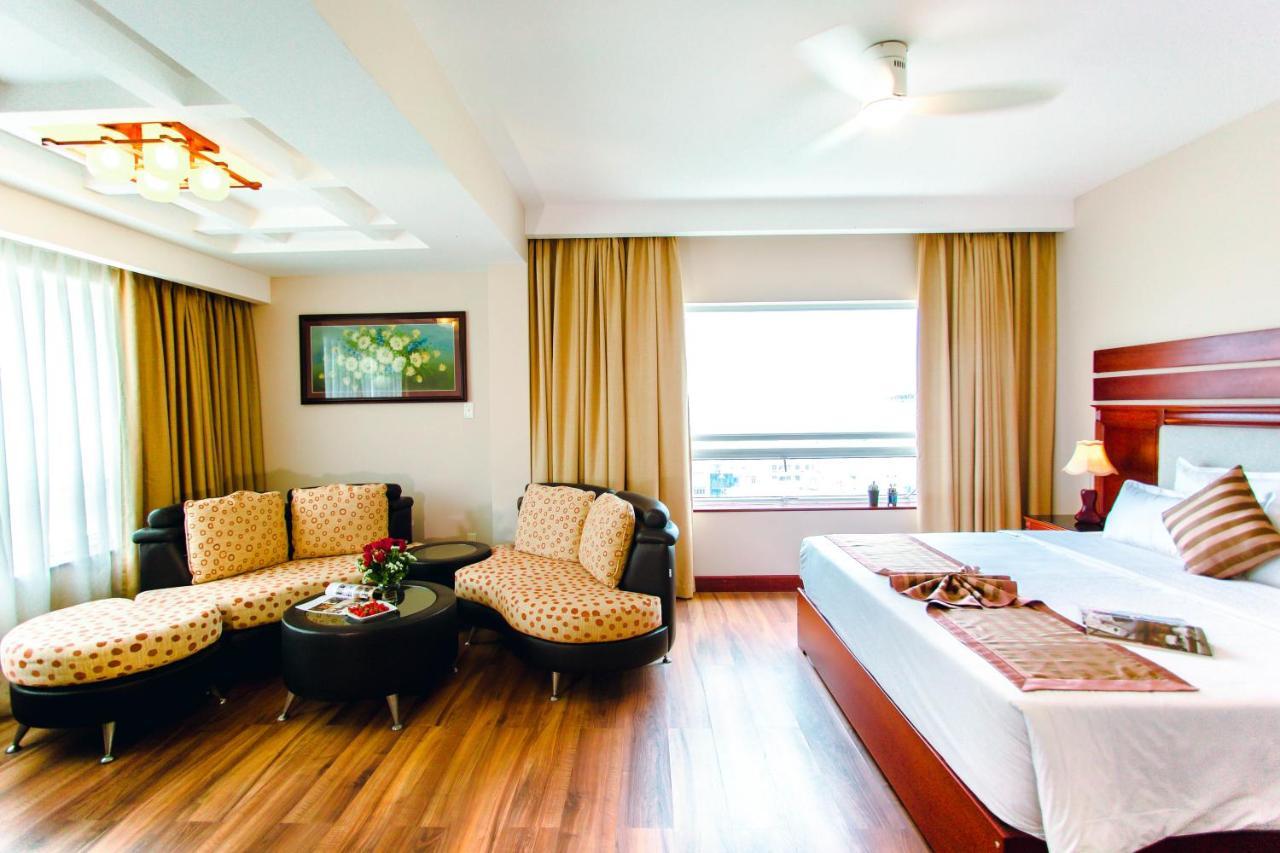 Minh Toan Athena Hotel Дананг Экстерьер фото