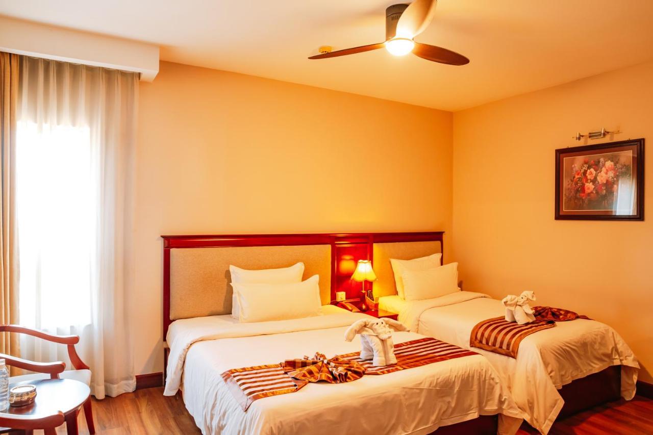 Minh Toan Athena Hotel Дананг Экстерьер фото