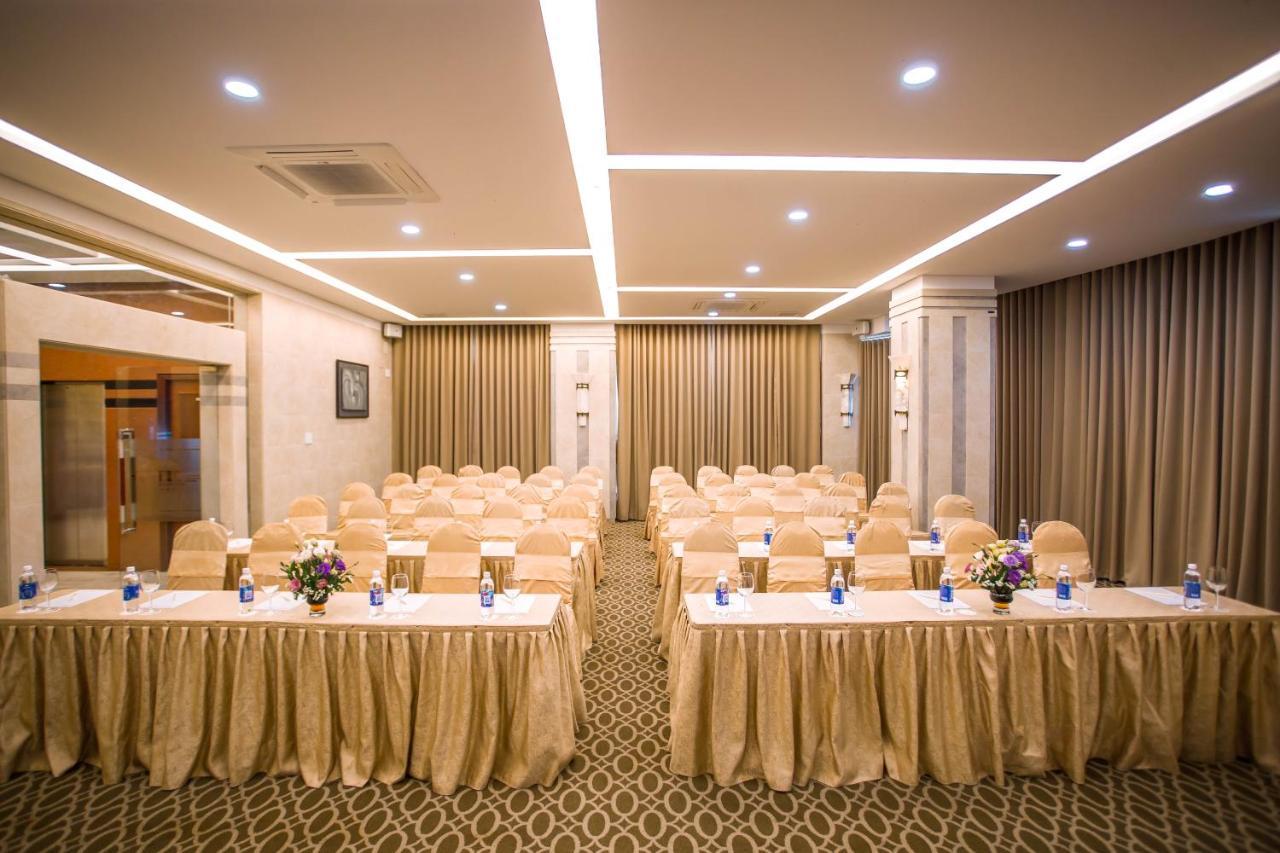 Minh Toan Athena Hotel Дананг Экстерьер фото