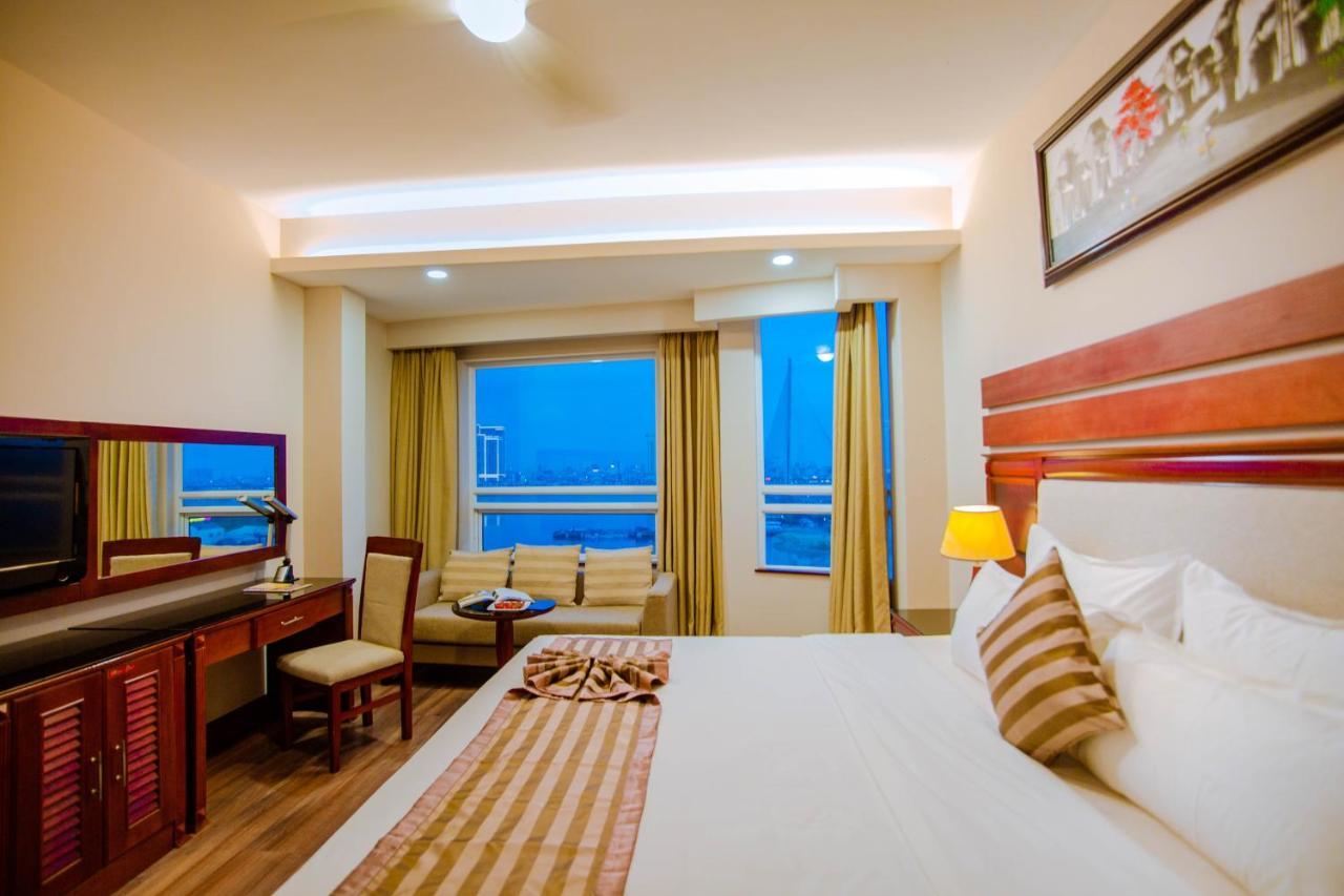 Minh Toan Athena Hotel Дананг Экстерьер фото