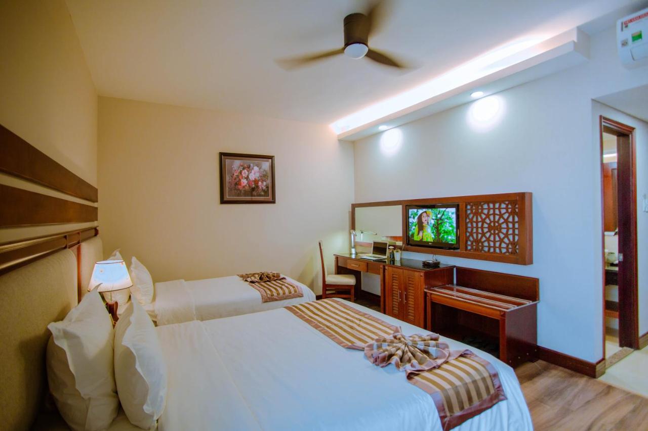Minh Toan Athena Hotel Дананг Экстерьер фото