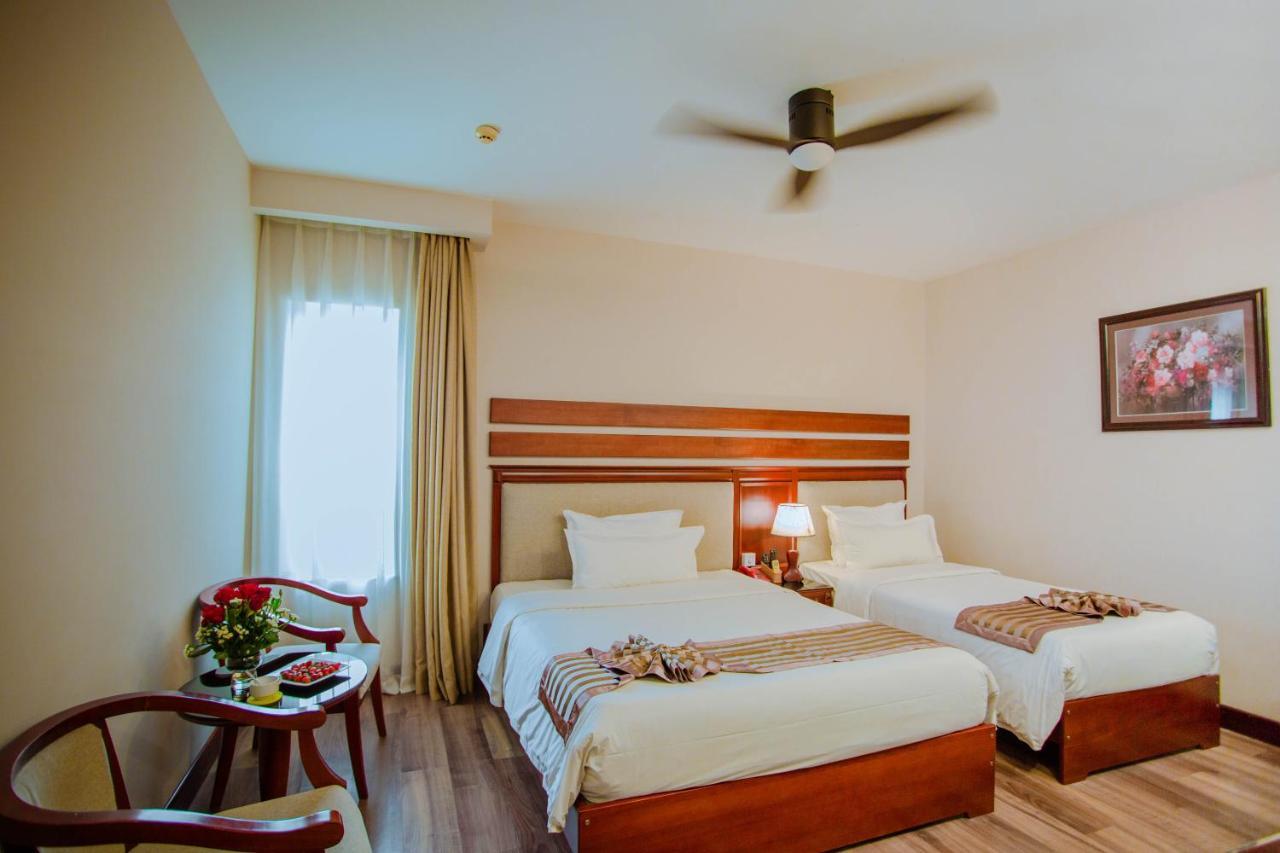 Minh Toan Athena Hotel Дананг Экстерьер фото