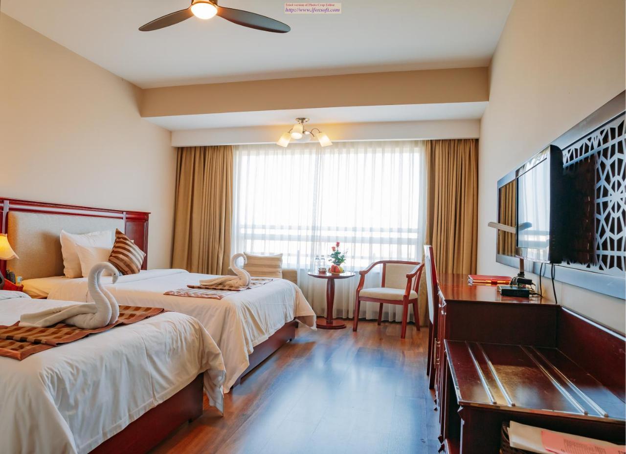 Minh Toan Athena Hotel Дананг Экстерьер фото