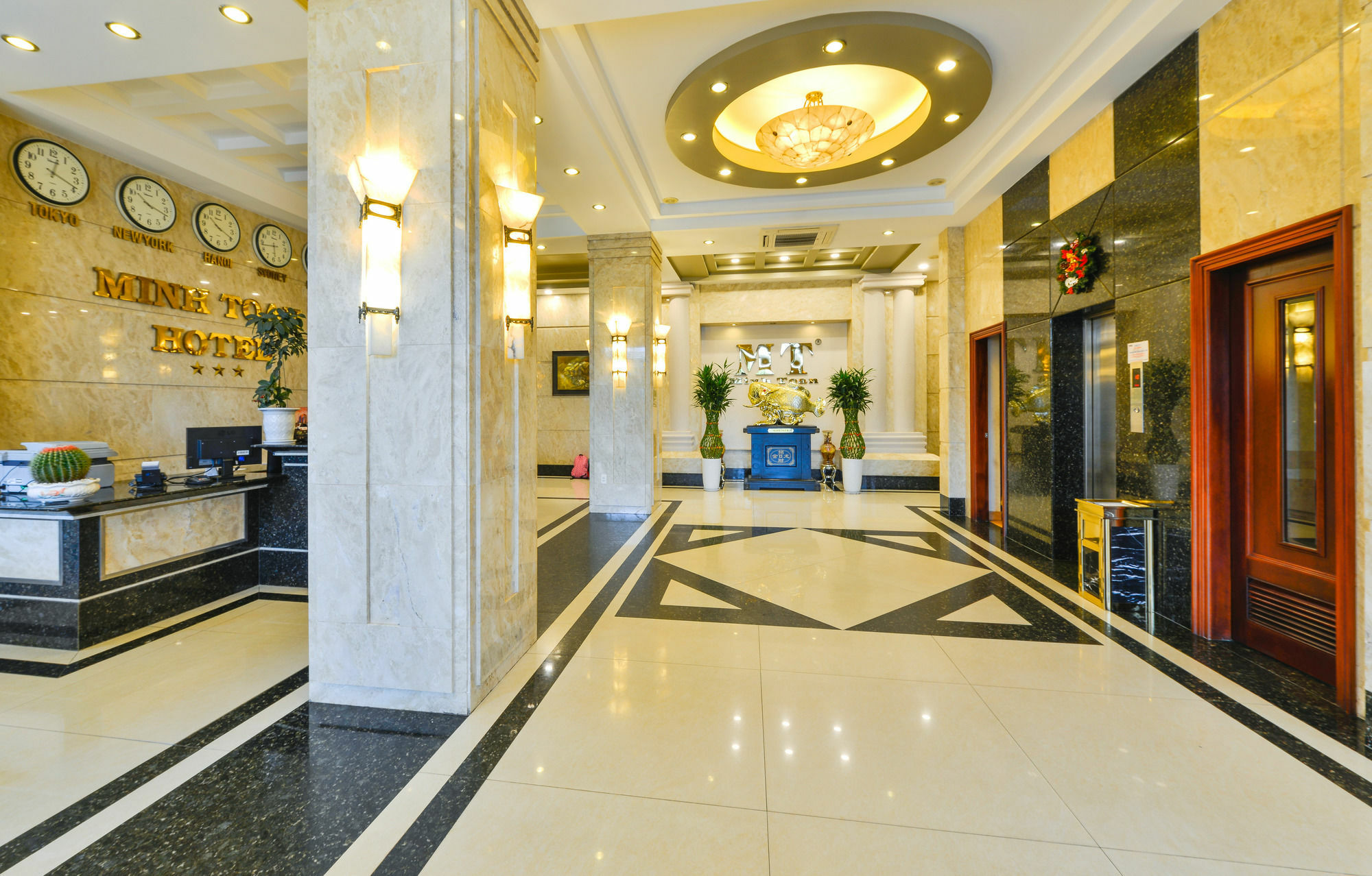 Minh Toan Athena Hotel Дананг Экстерьер фото