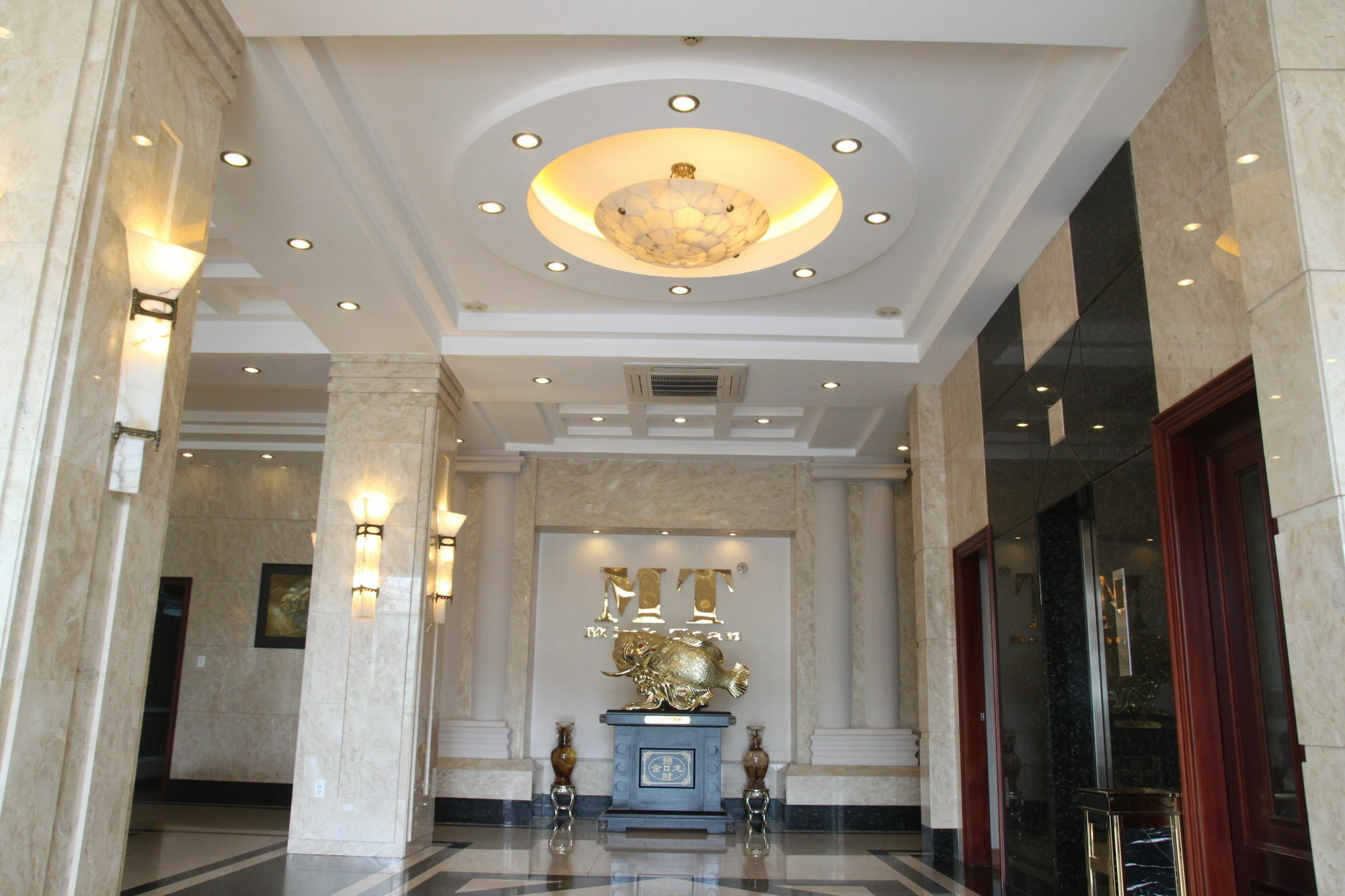 Minh Toan Athena Hotel Дананг Экстерьер фото