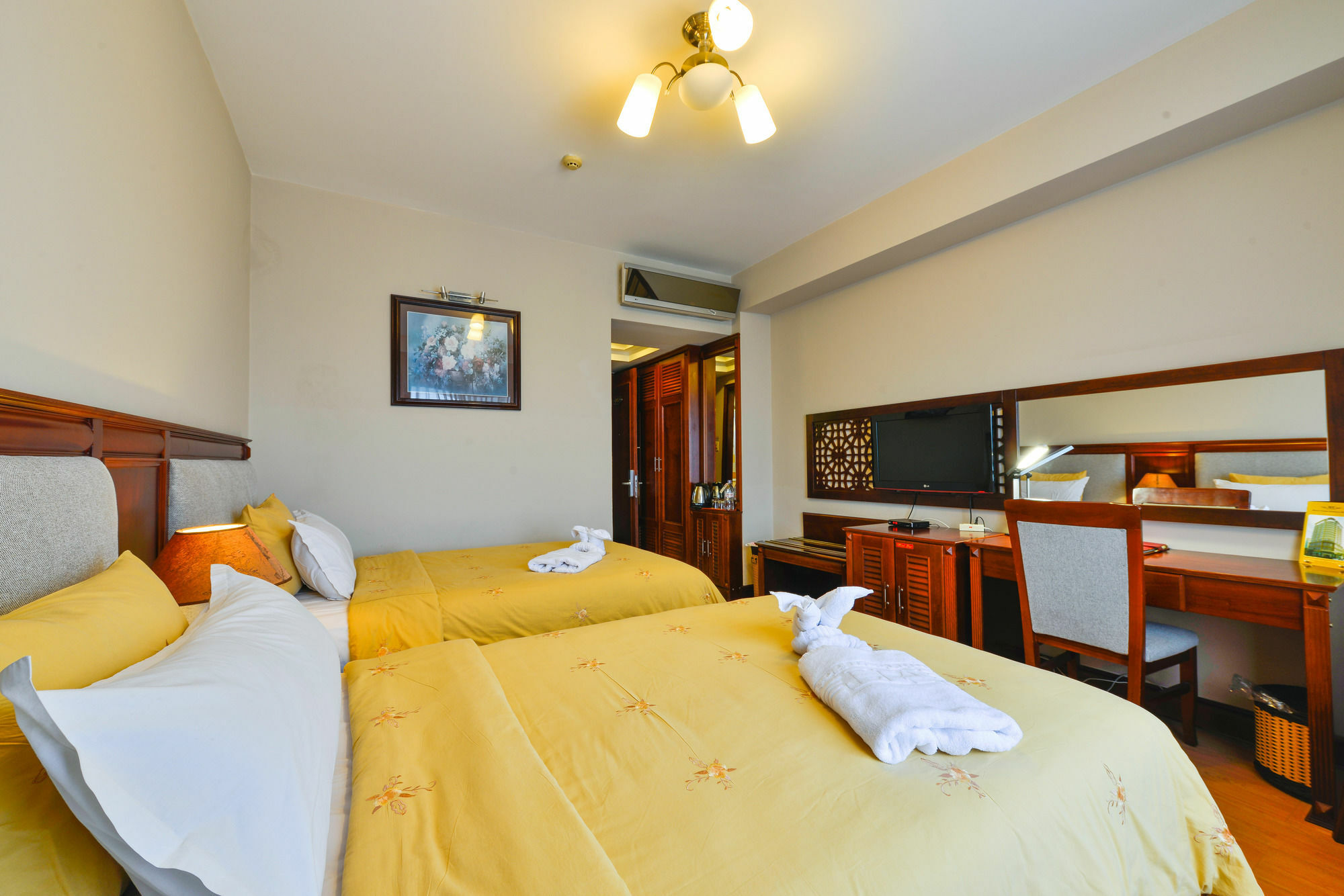 Minh Toan Athena Hotel Дананг Экстерьер фото