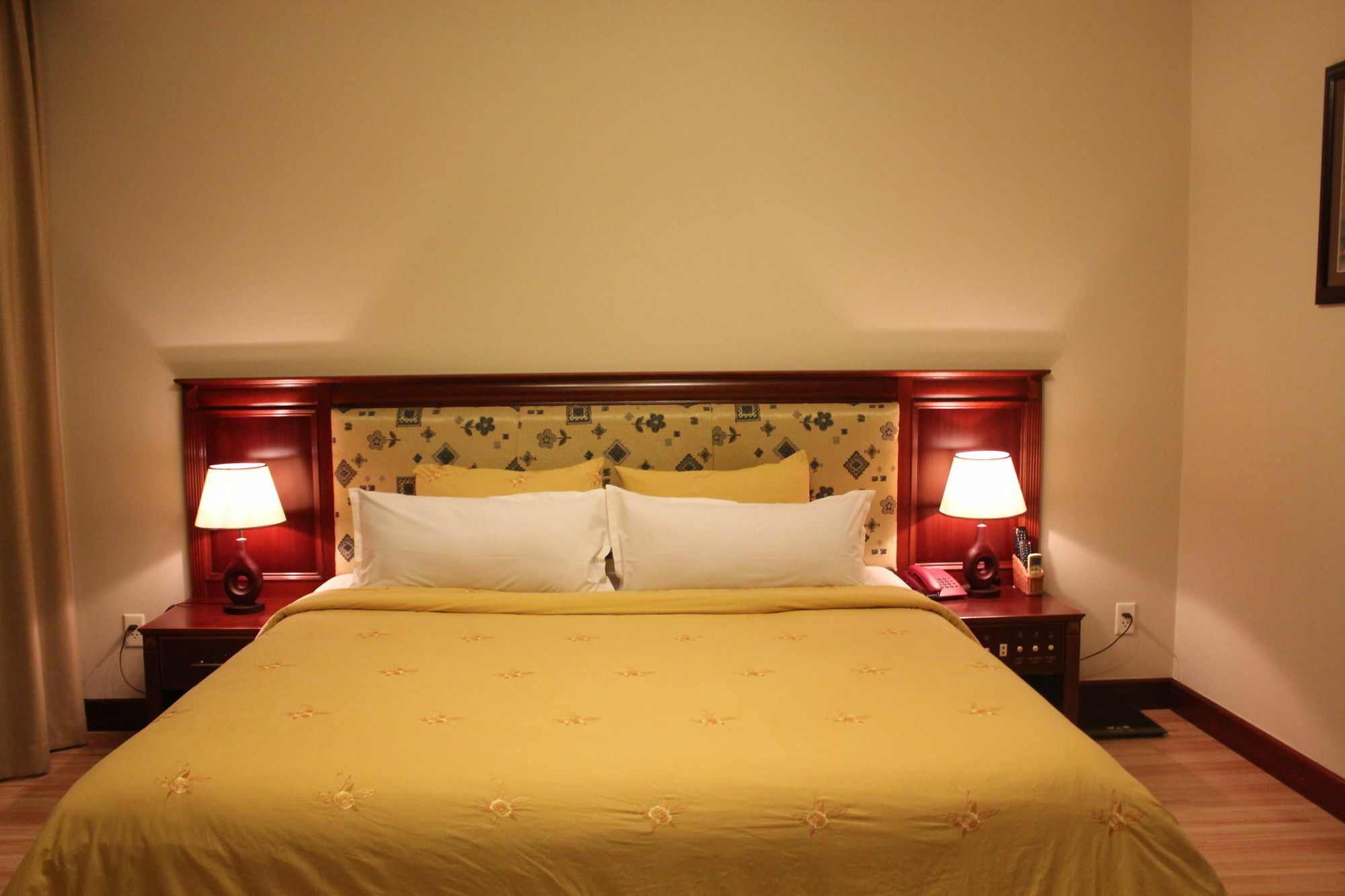 Minh Toan Athena Hotel Дананг Экстерьер фото